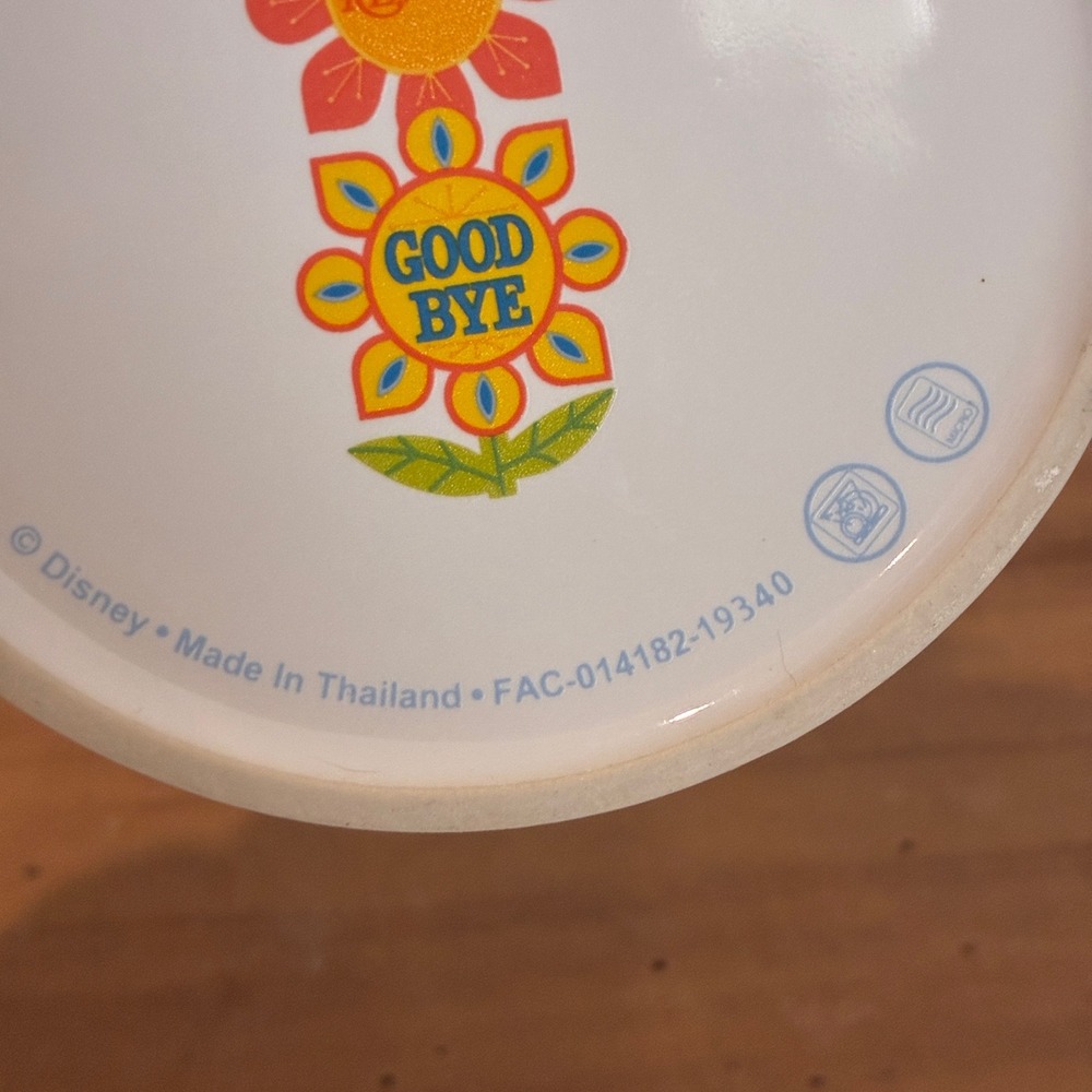 Disney It's a Small World Coffee Mug White Mary‎ Blair Style *CHIP - Picture 7 of 8